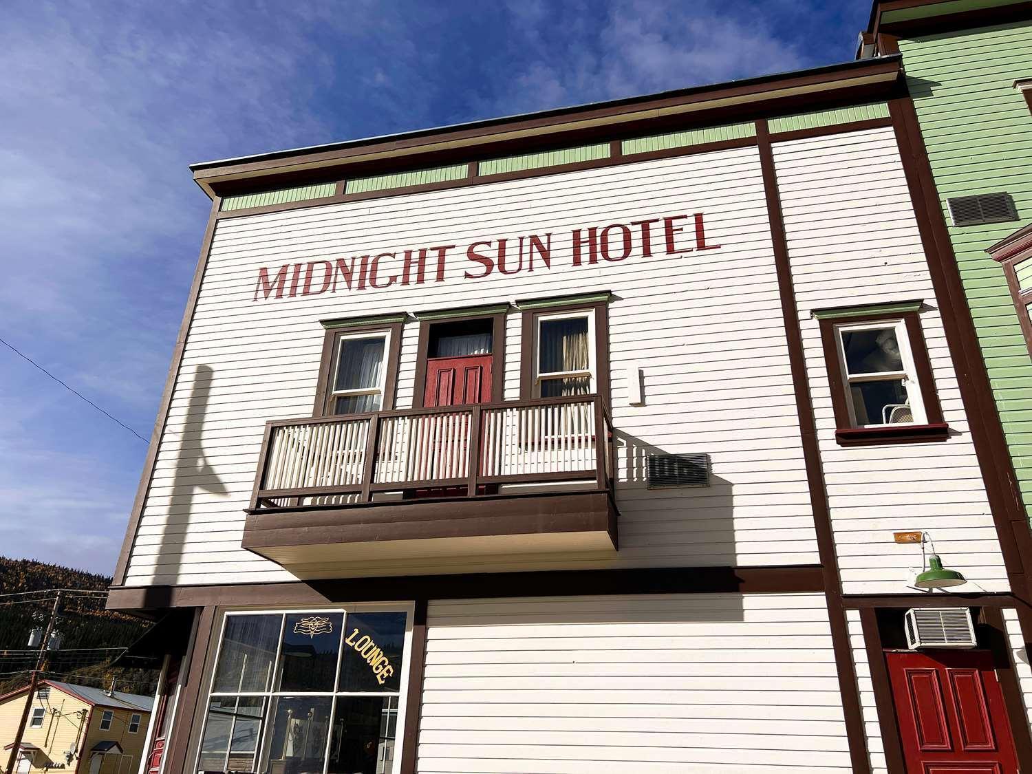 Midnight Sun, A Coast Hotel Dawson City Kültér fotó