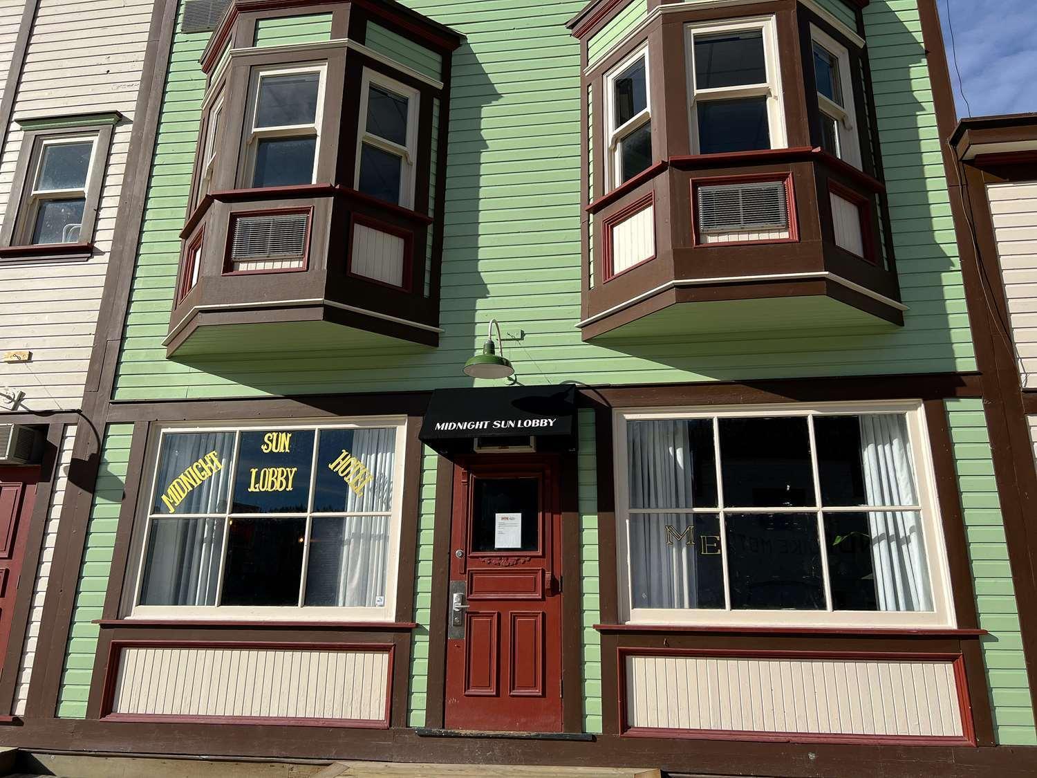 Midnight Sun, A Coast Hotel Dawson City Kültér fotó