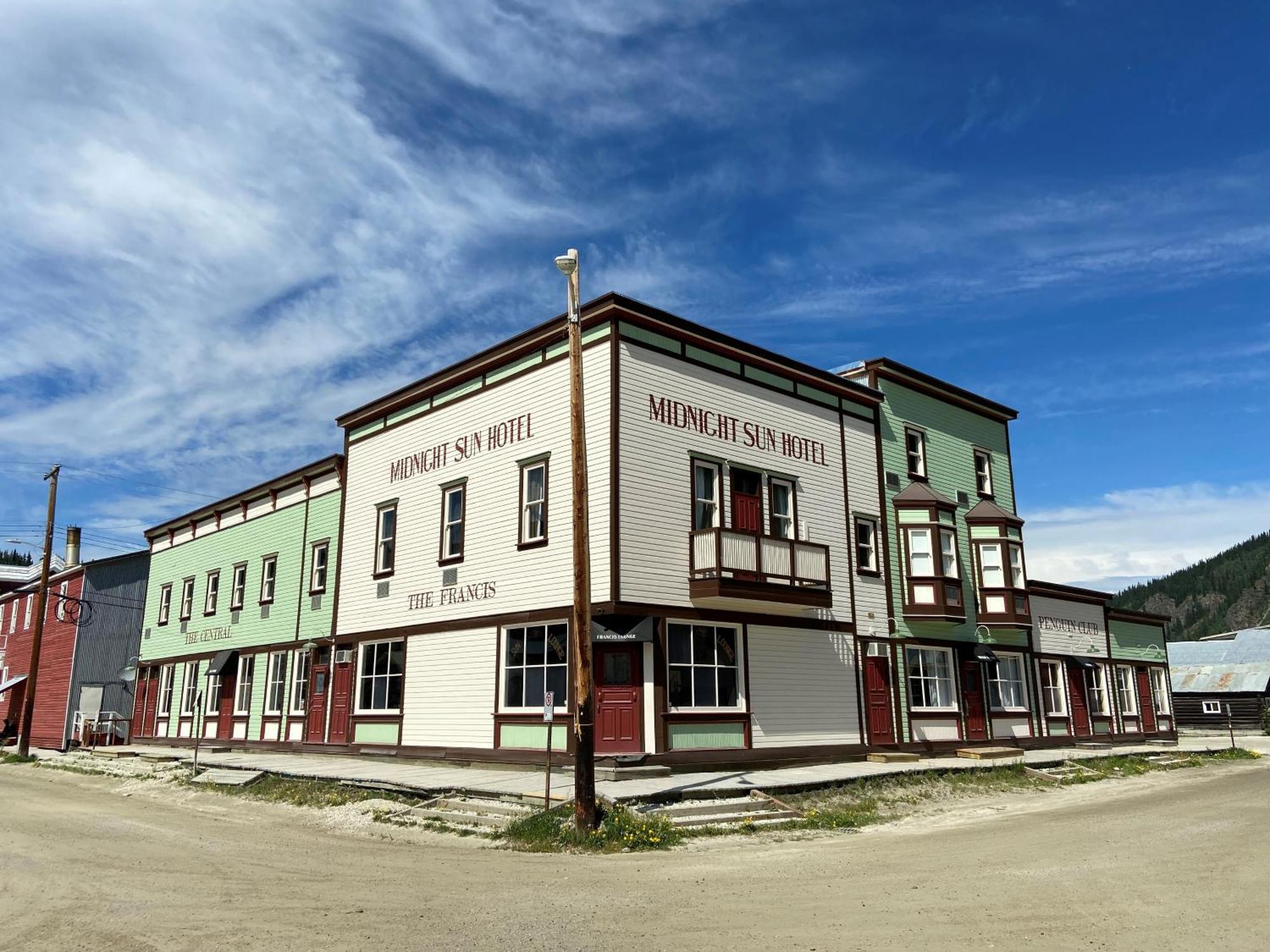 Midnight Sun, A Coast Hotel Dawson City Kültér fotó